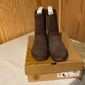 short chocolate brown uggs